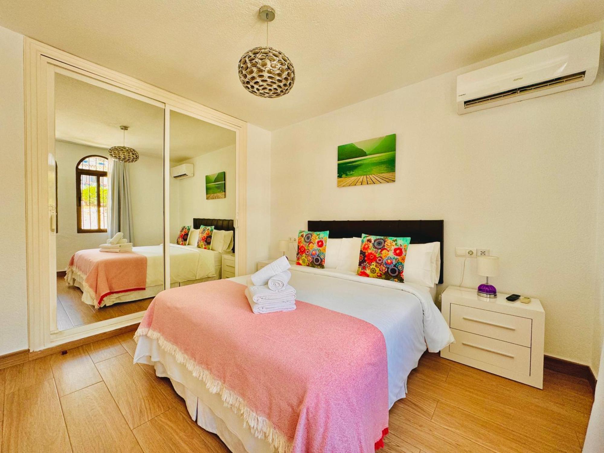 Pueblo Evita Premium Suites 베날마데나코스타 외부 사진