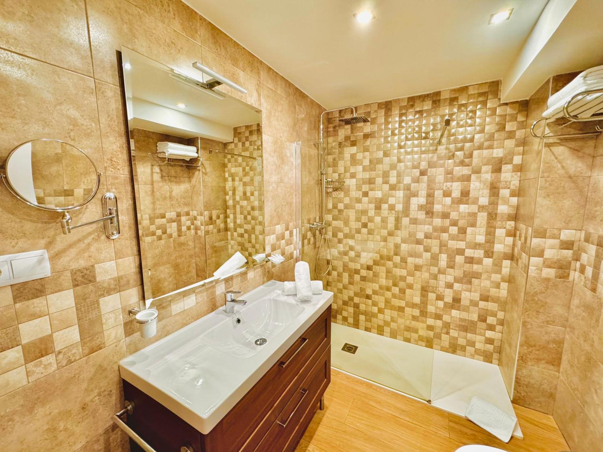 Pueblo Evita Premium Suites 베날마데나코스타 외부 사진