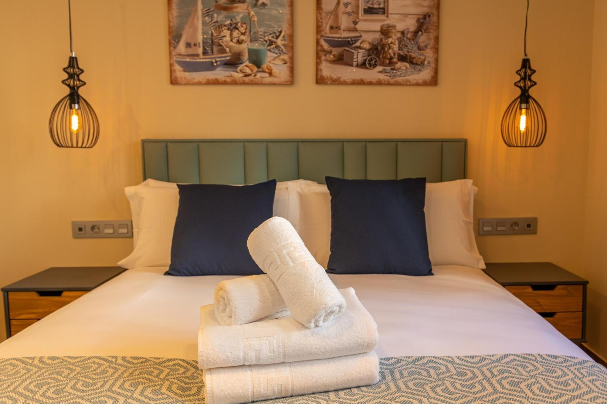 Pueblo Evita Premium Suites 베날마데나코스타 외부 사진